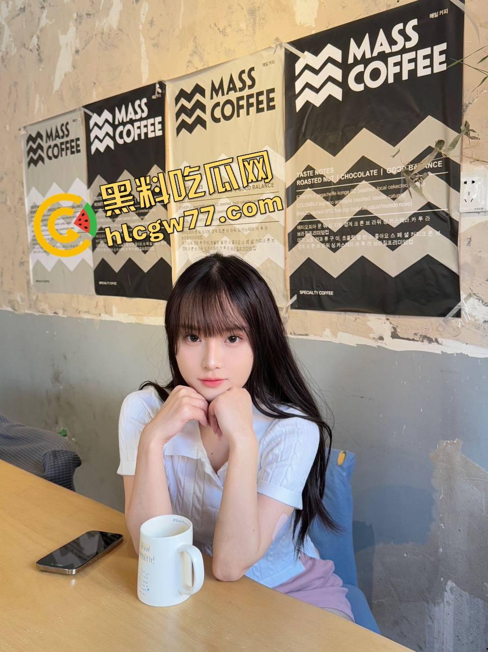 延边奶茶店骚母狗店员『李丹』被操到痉挛,JK装下藏着粉鲍肥臀,内射后入爽翻天,反差感太TM带劲!