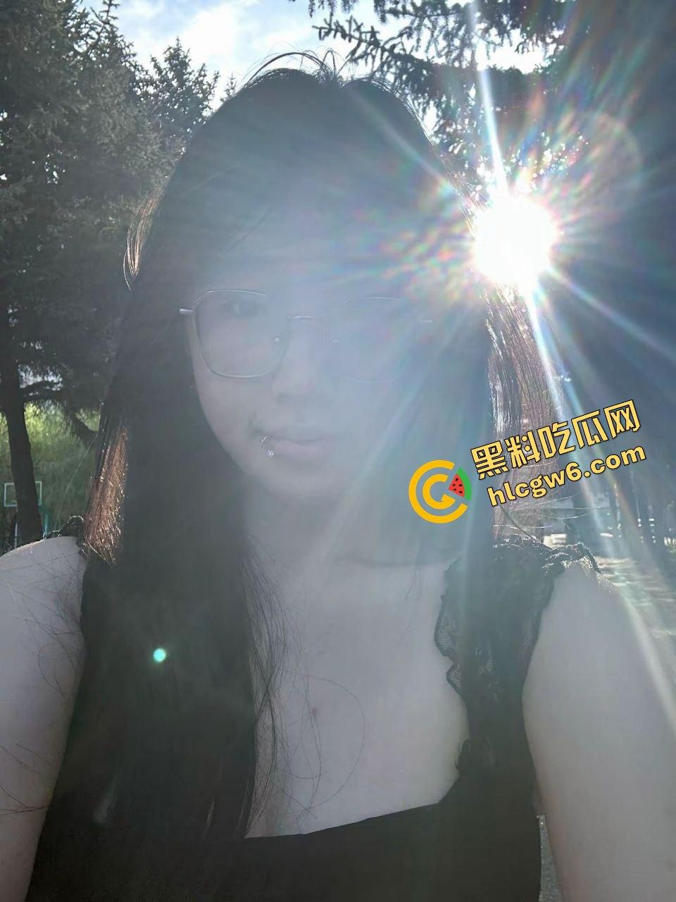 齐齐哈尔大学反差眼镜学生妹『许乐仪』约炮校外大哥 爆抠粉穴爆插粉逼娇喘!原创独家曝光!