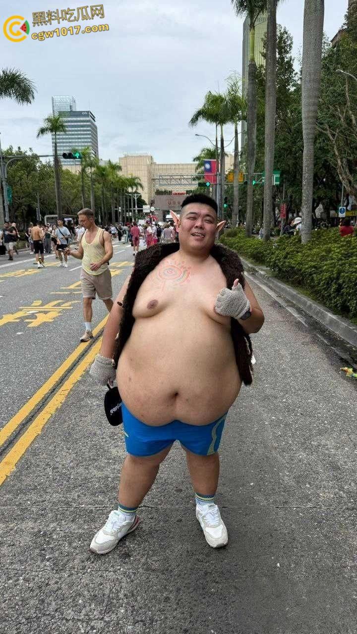 台北同志游行奇葩标语,性取向AI双性恋 ,和AI算命说我是双性恋 ,让奇想在街头绽放,世界为之惊艳!