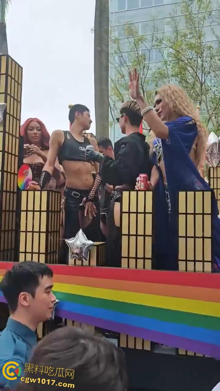 台北同志游行奇葩标语,性取向AI双性恋 ,和AI算命说我是双性恋 ,让奇想在街头绽放,世界为之惊艳!