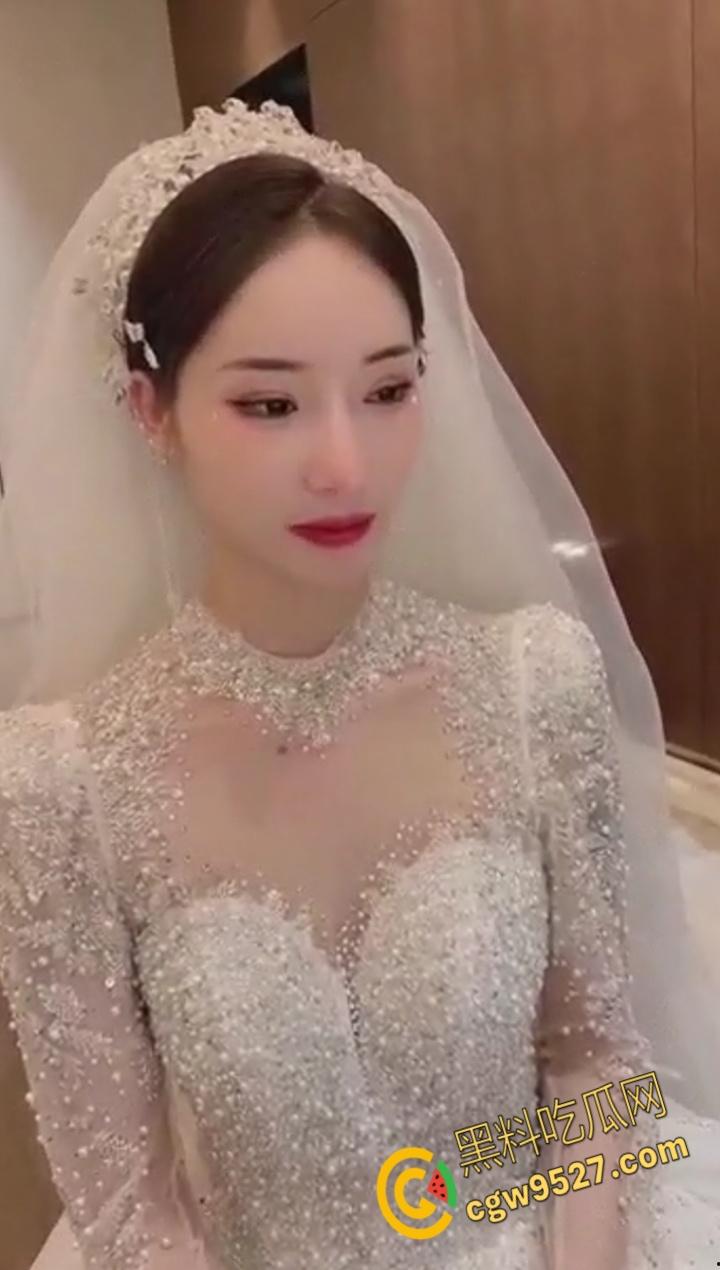 福建德化反差母狗【张丽琼】,与男友同居一年,前天晚上还一起过夜,被爆昨天于他人结婚,剧情真狗血 !