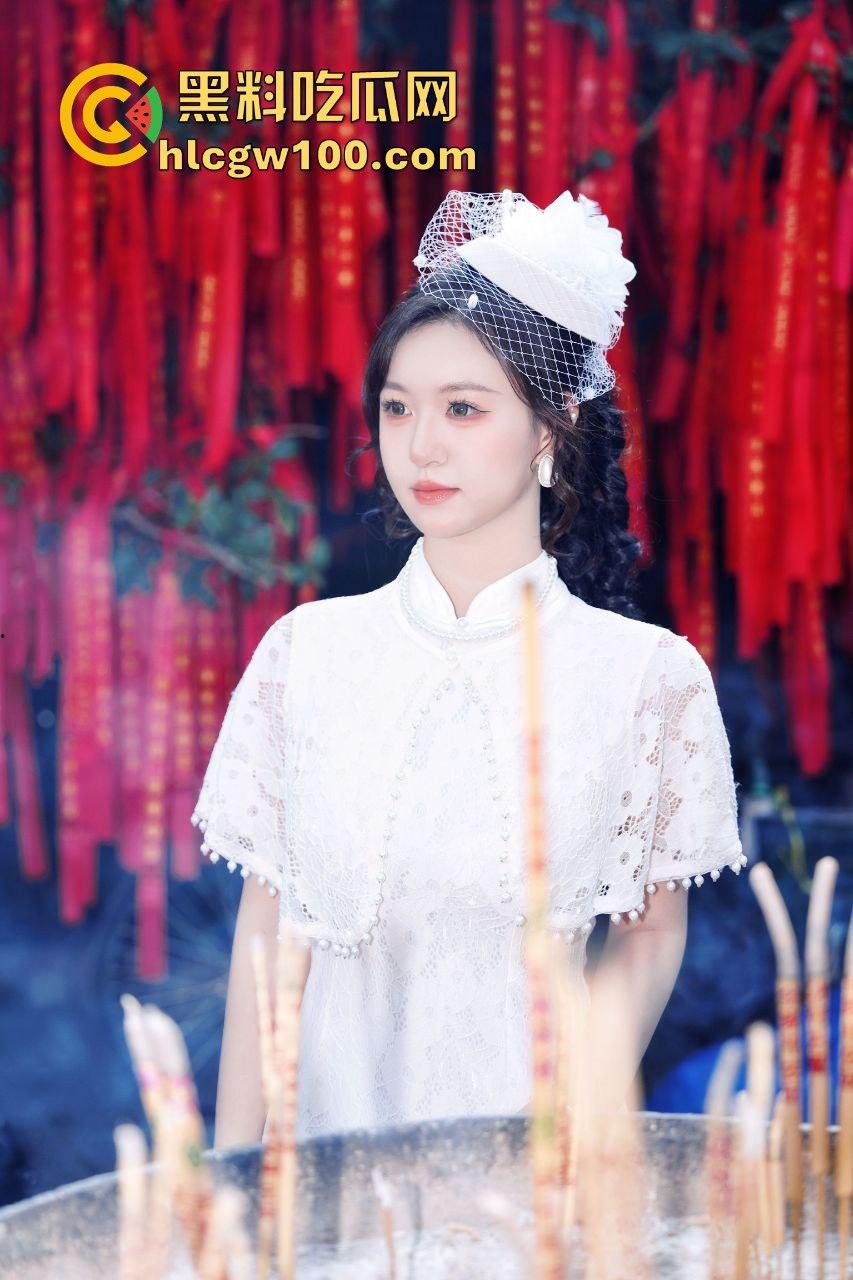 青岛熟女【薛萍】淫乱3P还群里直播!两个单男轮番上阵,骚浪程度直接封神,这谁敢娶回家啊?