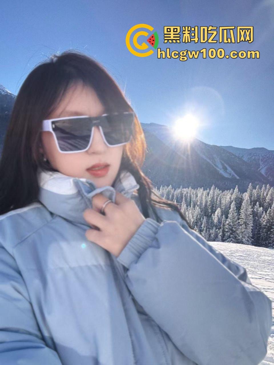 青岛熟女【薛萍】淫乱3P还群里直播!两个单男轮番上阵,骚浪程度直接封神,这谁敢娶回家啊?