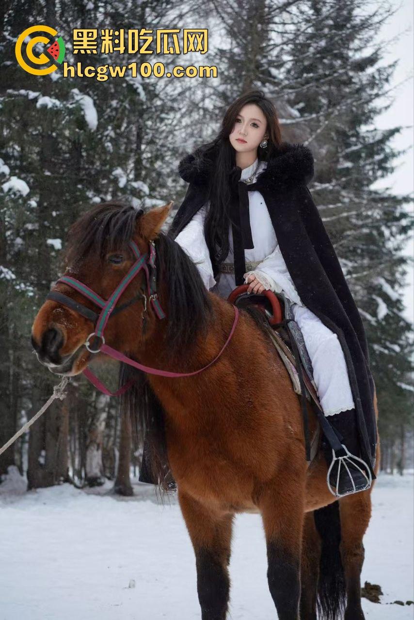 青岛熟女【薛萍】淫乱3P还群里直播!两个单男轮番上阵,骚浪程度直接封神,这谁敢娶回家啊?