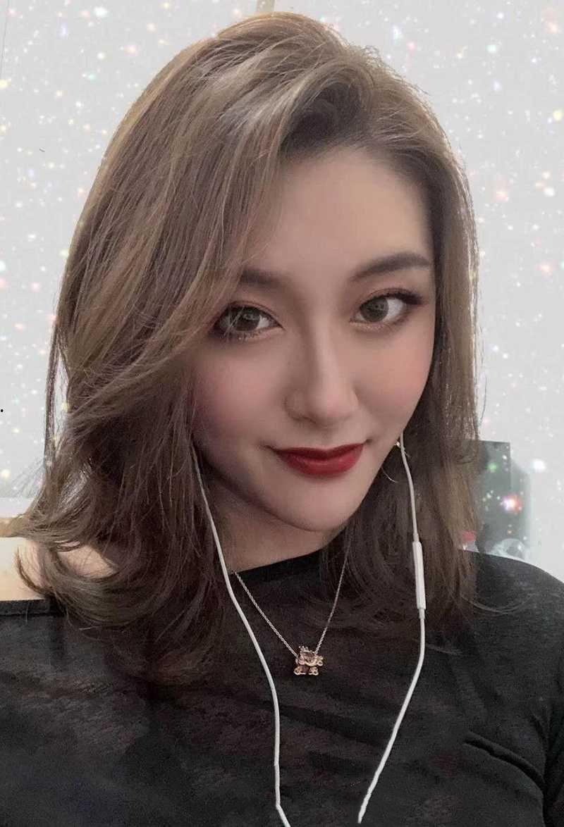 浙江超美车模【赵琴】被曝!人前女神人后母狗,口爆吞精,无套内射,这身材不看后悔死