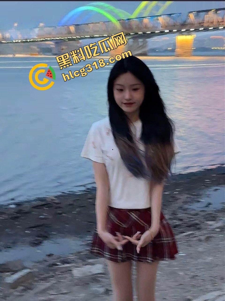 婚后六年操老婆操成亲情,隔壁浪叫勾人,逼肿喷汁操翻天还贪万人干,幻想邻居大屌内射骚货老婆!