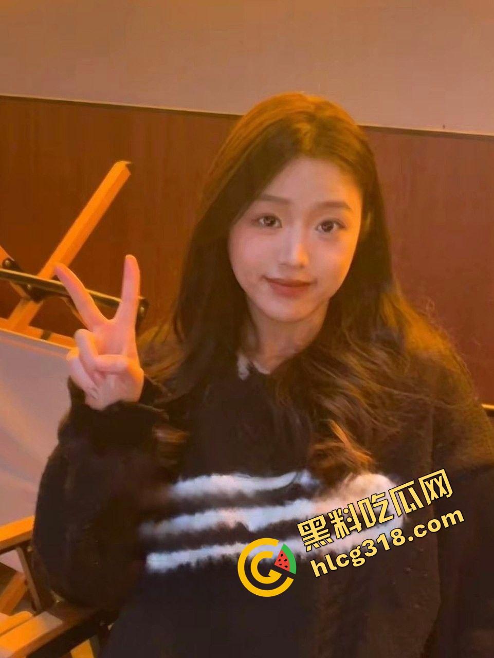 婚后六年操老婆操成亲情,隔壁浪叫勾人,逼肿喷汁操翻天还贪万人干,幻想邻居大屌内射骚货老婆!