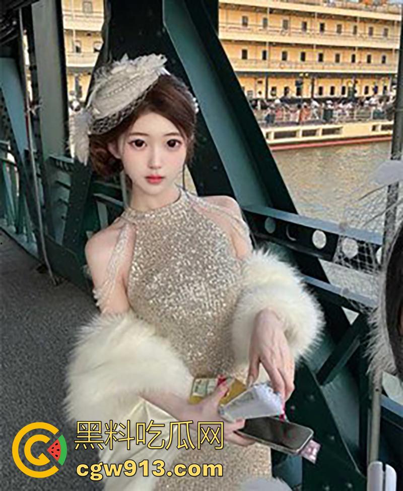 有钱人的生活好快乐啊!上海名媛【刘亚丽】,高颜值大奶长腿尤物,情趣女仆装开裆丝袜,被金主爆操视频流出!