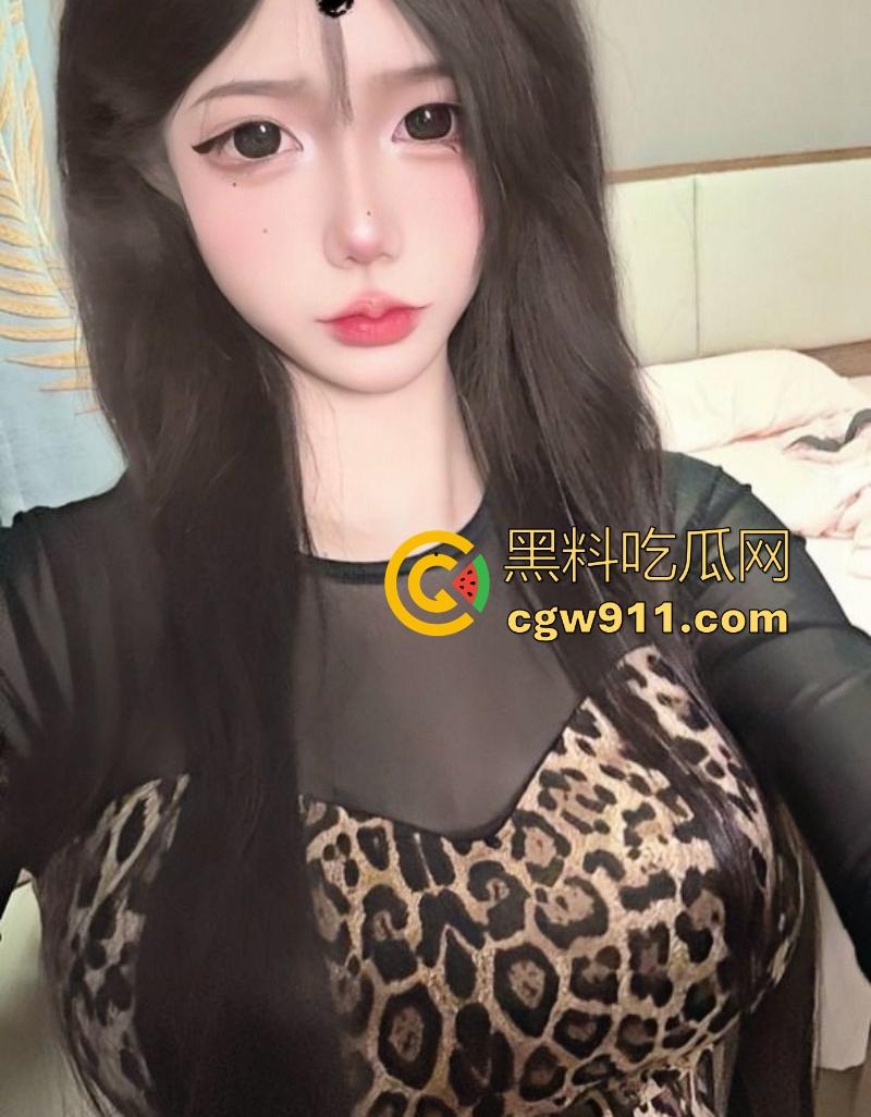 快手巨乳网红【迷人张总】私密福利曝光,G杯巨奶魅魔骚舞表演,爆炸身材随时撑爆紧身衣,看得人欲火焚身!