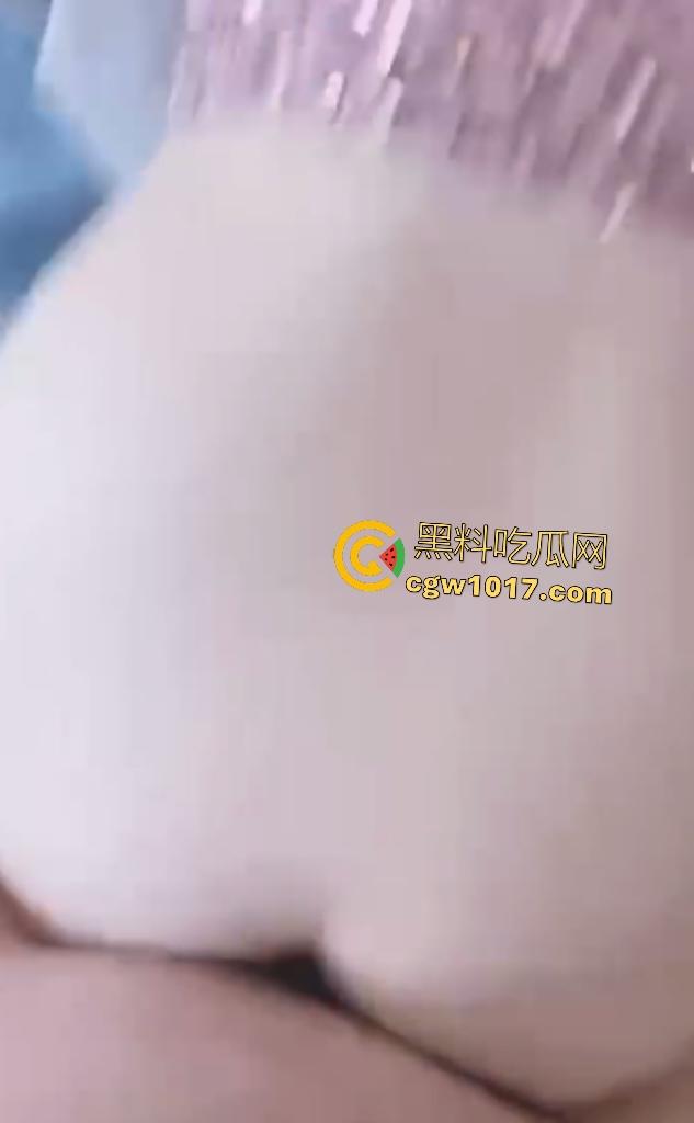 嫂子穿瑜伽裤勾引小叔子,争论性爱姿势后直接开干,家中狂野实验后入式,骚逼猛夹鸡巴,逼得射满肚子!