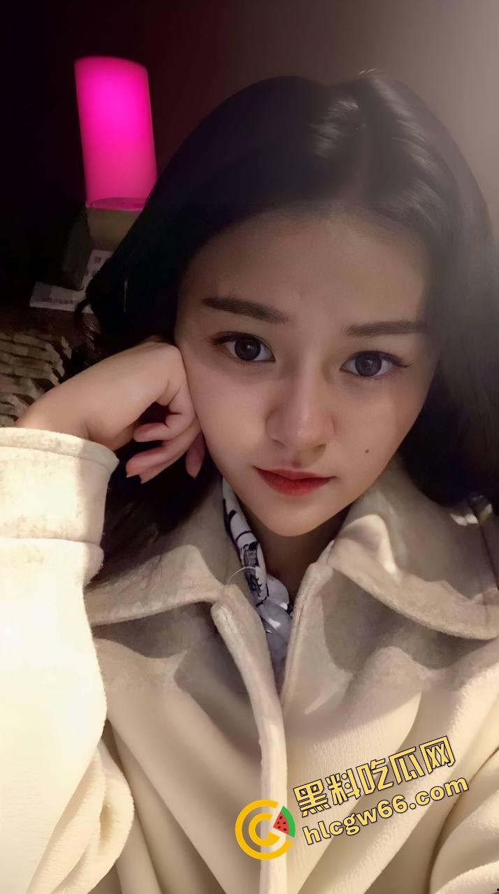 贤妻良母装不住了,翠河县人事科骚货人妻【杜晓媚】出轨同事被老公抓现行,母狗姿势曝光全网!