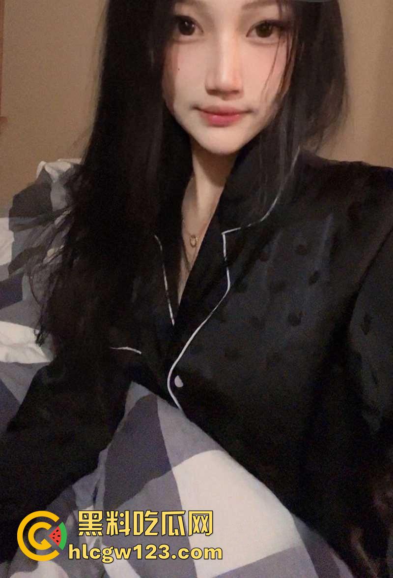 顶级颜值长腿尤物【郭蔓琳】，湖南长沙职业技术学院校花，私下竟是小骚奴，这脸蛋太诱人了！