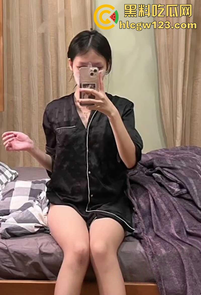 顶级颜值长腿尤物【郭蔓琳】,湖南长沙职业技术学院校花,私下竟是小骚奴,这脸蛋太诱人了!