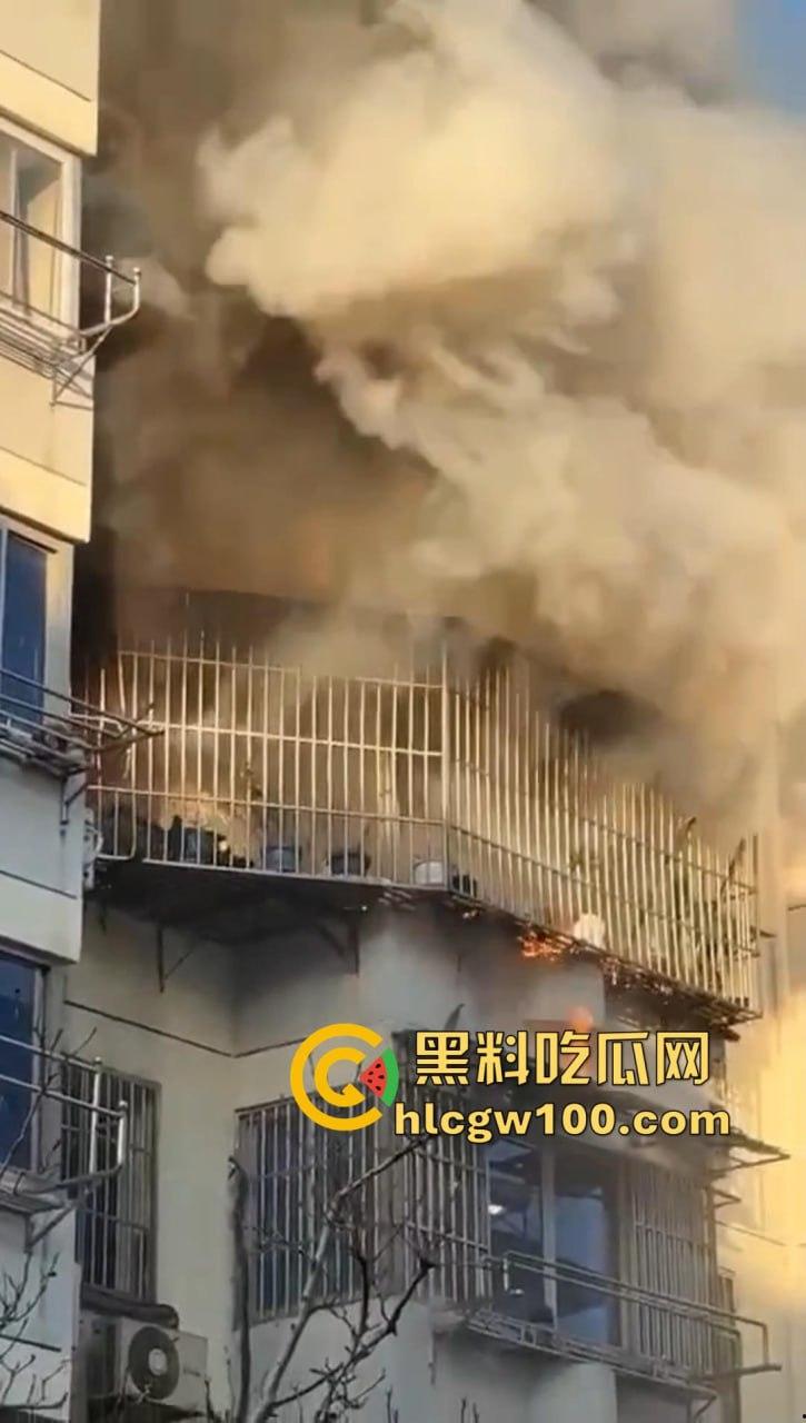 天塌了!南太湖突发噩梦级火灾!某小区瞬间变 “火场”,一死一伤,火光浓烟惊煞众人