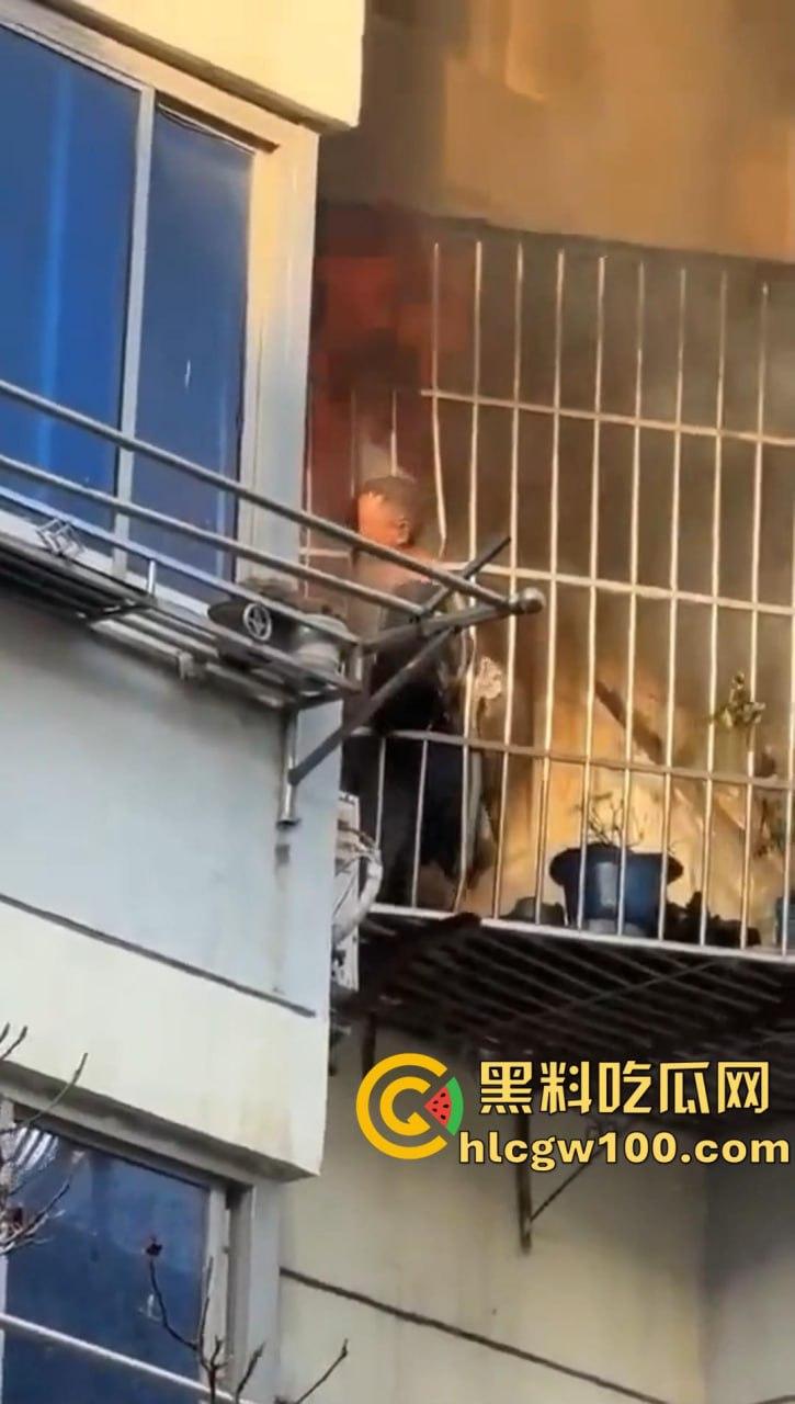 天塌了!南太湖突发噩梦级火灾!某小区瞬间变 “火场”,一死一伤,火光浓烟惊煞众人