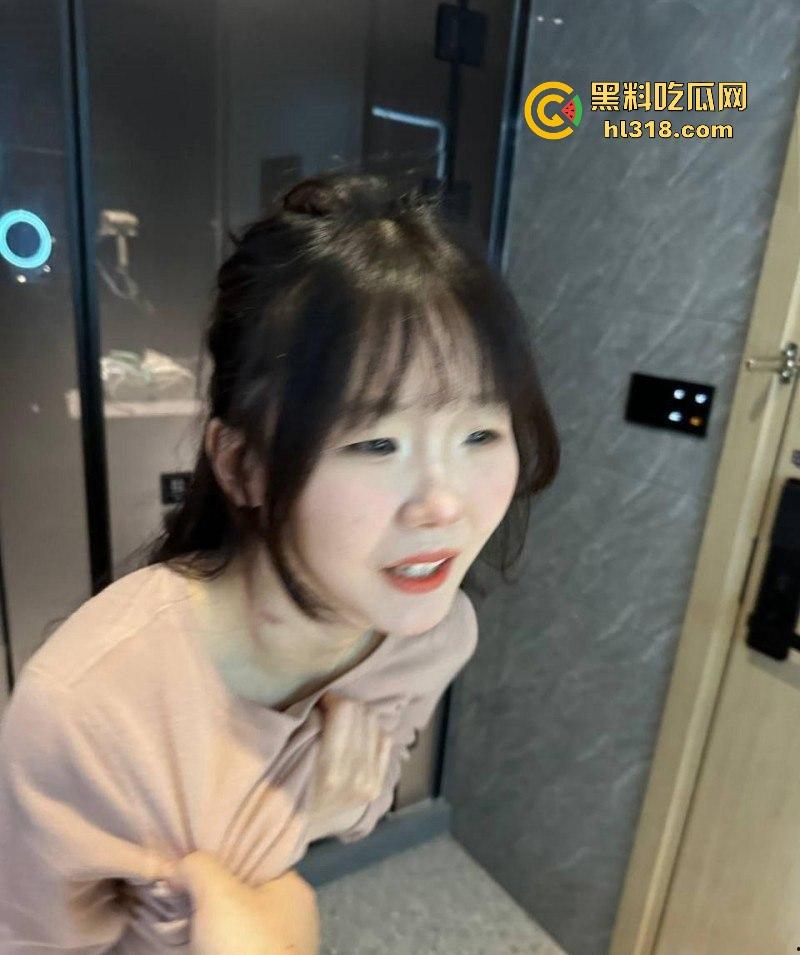 华南理工大学珠海学院超反差大一嫩妹【林卓怡】性爱视频曝光，与大龄炮友一夜两炮，骑乘榨精淫荡至极！