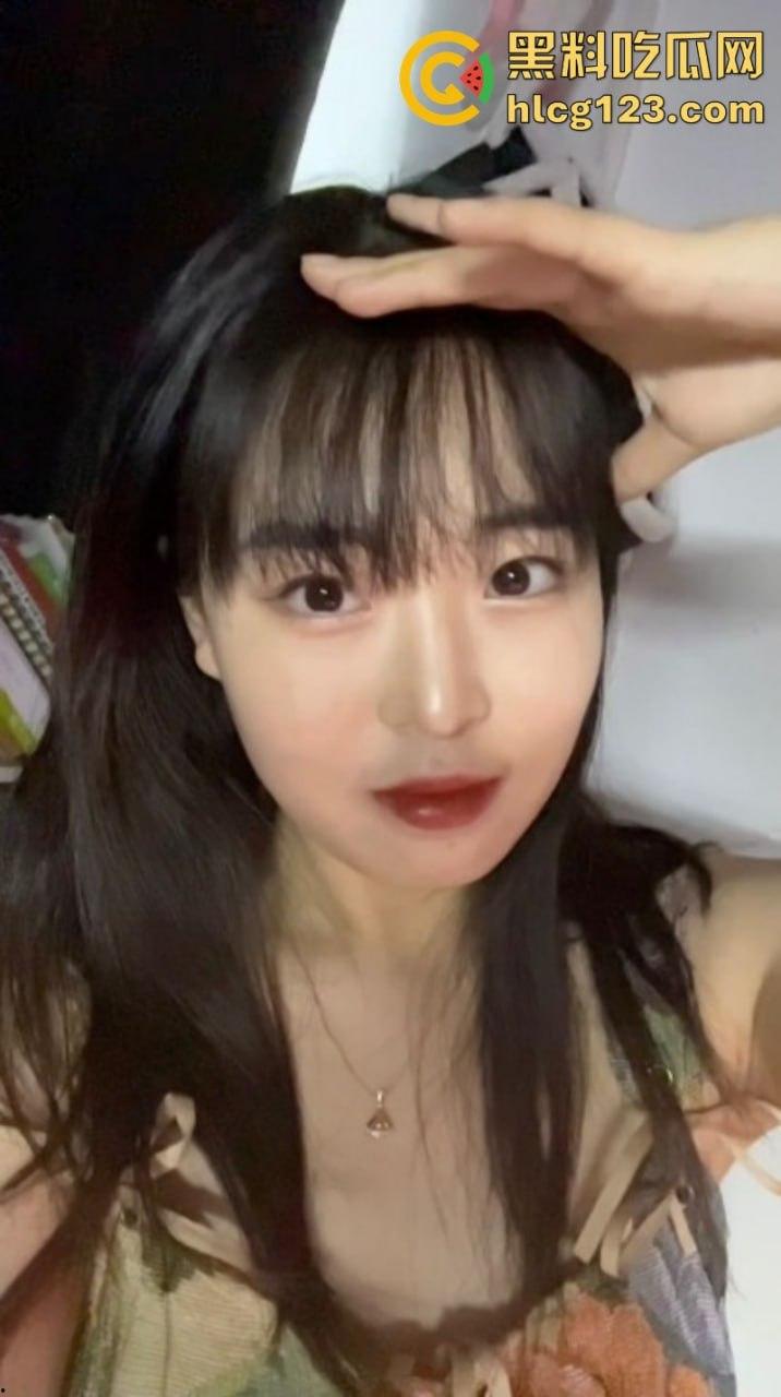 高质量露脸泄密【川音学院】21届声乐系学妹 朋友圈装纯私下约炮极度反差!