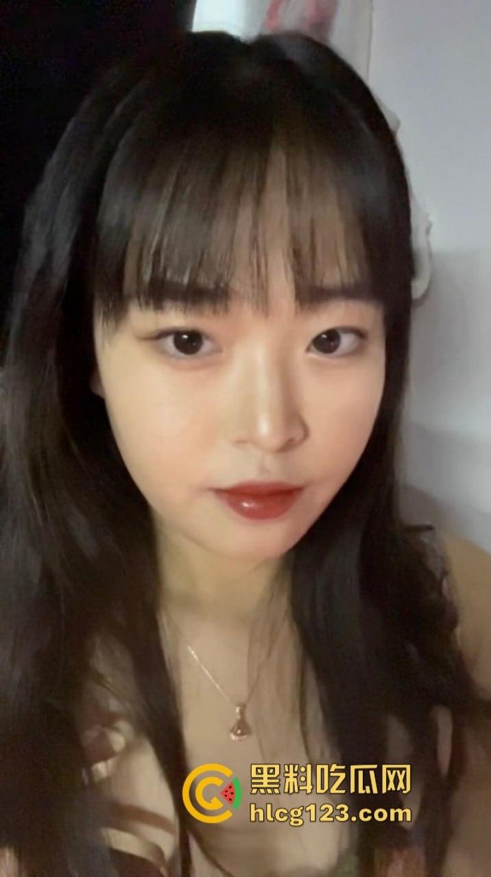 高质量露脸泄密【川音学院】21届声乐系学妹 朋友圈装纯私下约炮极度反差!