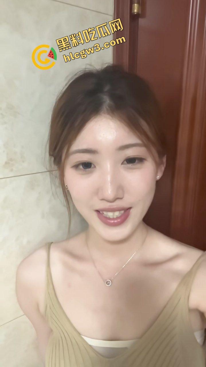 赣州幼儿师范36E豪乳反差大学妹『徐燕姿』约炮单男小哥 淫荡神情上位晃奶!原创独家曝光!