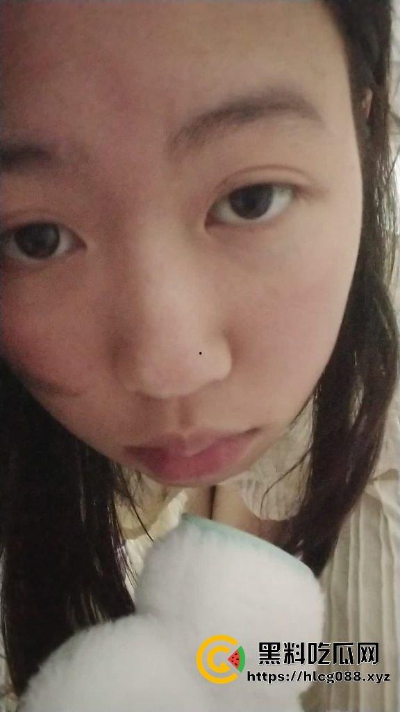 四川眉山仁寿县【李佳玲】背着男友偷人,分手后骚料满天飞,这贱货下贱得让人想吐!