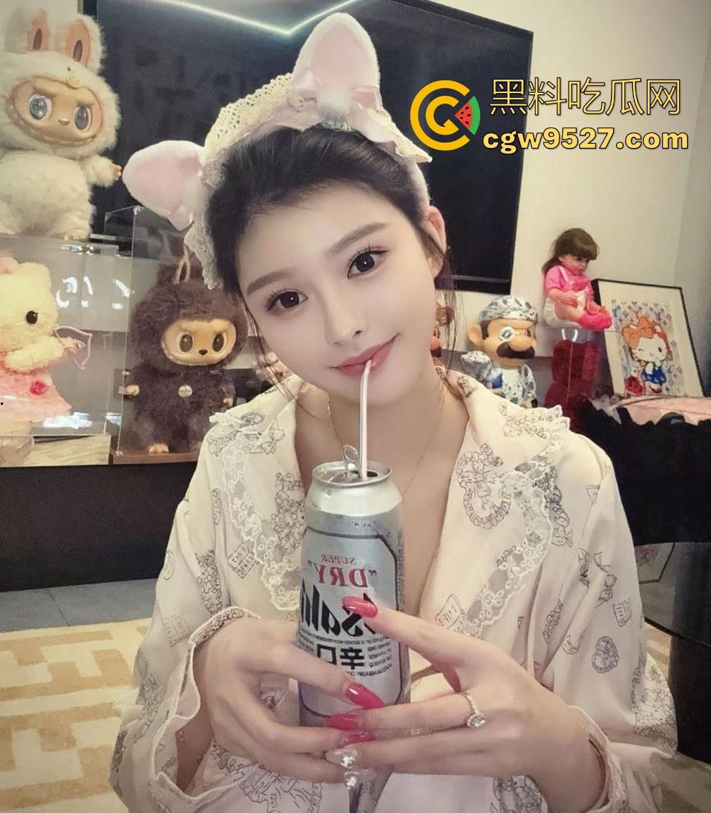 广州大学高颜值骚货【林怡莲】靠脸蛋身材上位，多体位开战，细腰狂扭蜜桃腿夹紧，撸管必备的极致尤物！