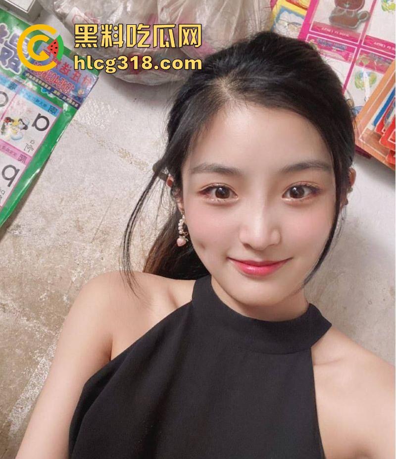 广西职业学院学生妹【薛雯雯】给男友私拍福利流出，清纯反差露脸口交，娇嫩身躯淫荡自慰，反差十足。