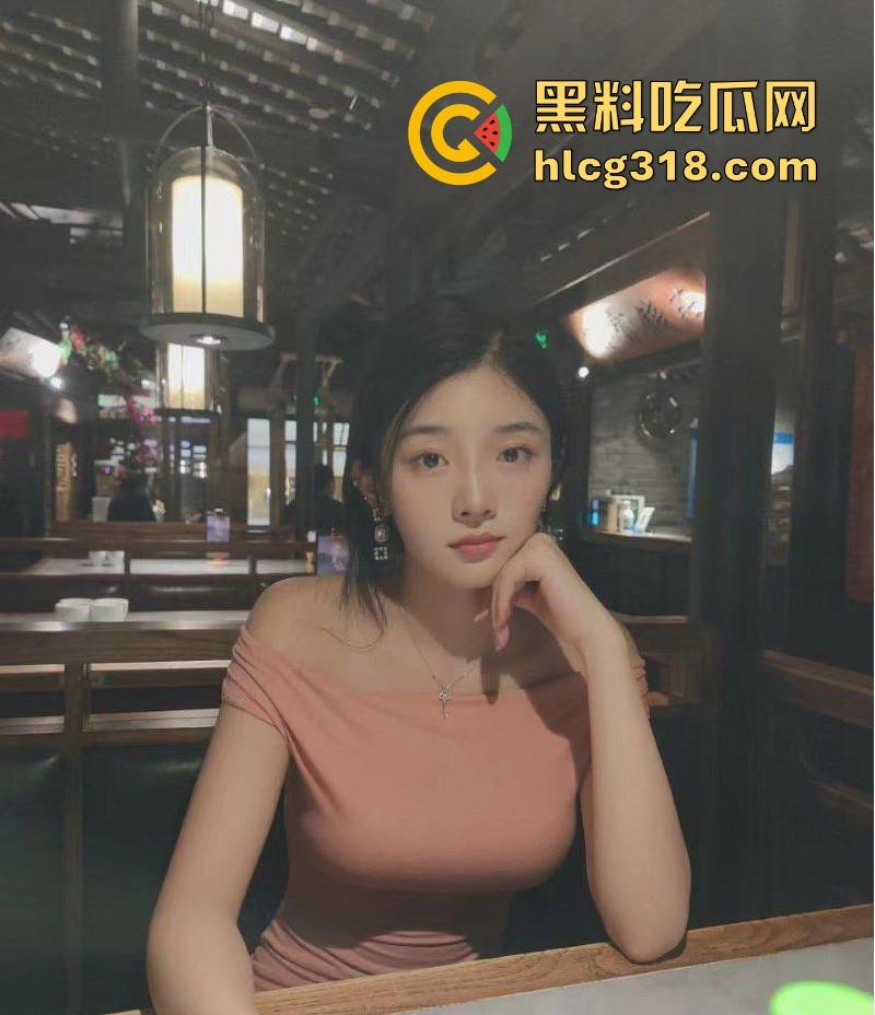 广西职业学院学生妹【薛雯雯】给男友私拍福利流出,清纯反差露脸口交,娇嫩身躯淫荡自慰,反差十足。