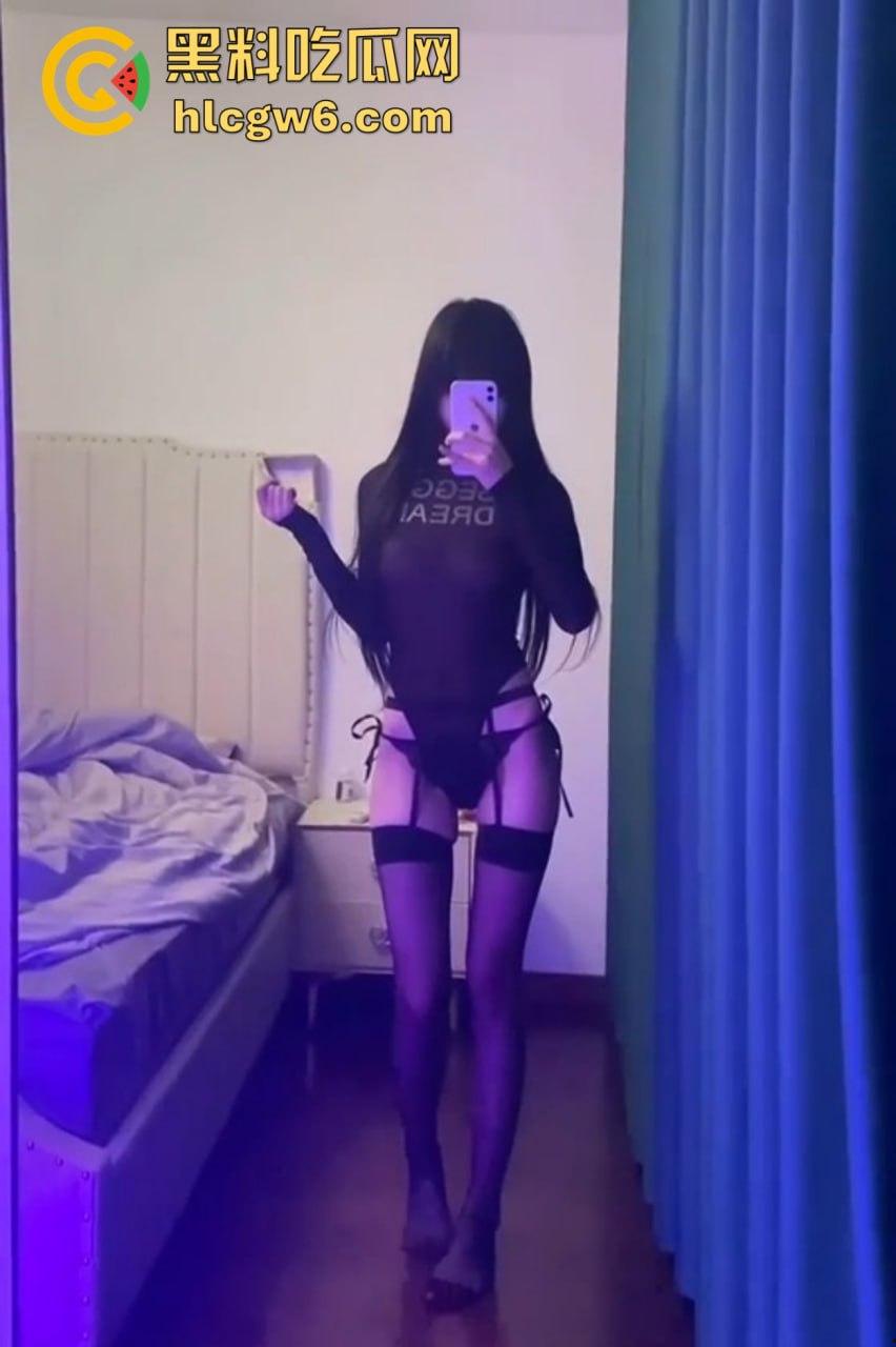 抖音高颜值网红23万粉丝的女神『 恋爱绝缘体』私密视频外流,可甜可萝秒变销魂尤物,高价定制曝光!