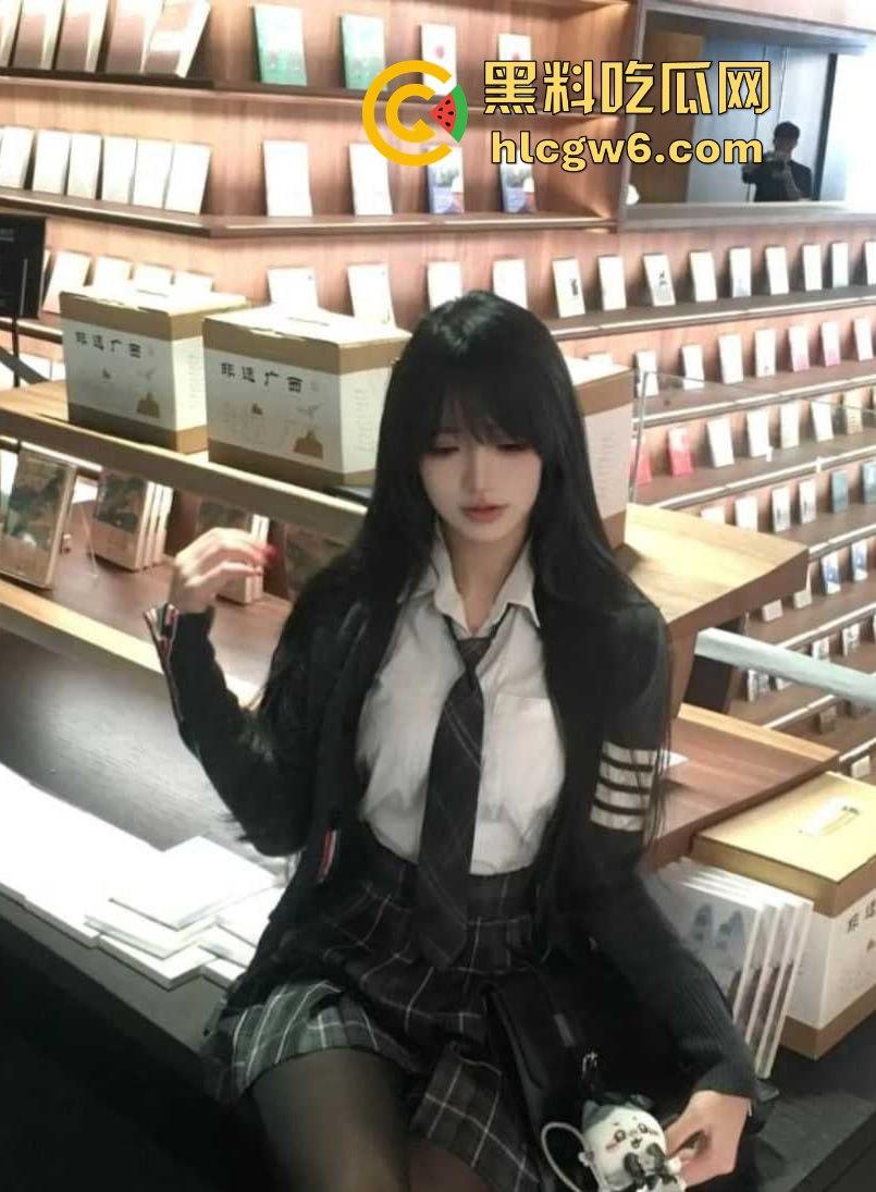 抖音高颜值网红23万粉丝的女神『 恋爱绝缘体』私密视频外流,可甜可萝秒变销魂尤物,高价定制曝光!