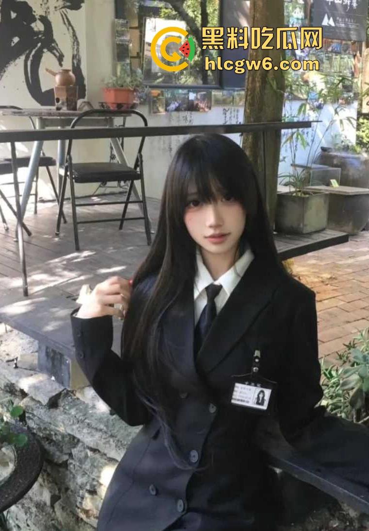 抖音高颜值网红23万粉丝的女神『 恋爱绝缘体』私密视频外流,可甜可萝秒变销魂尤物,高价定制曝光!