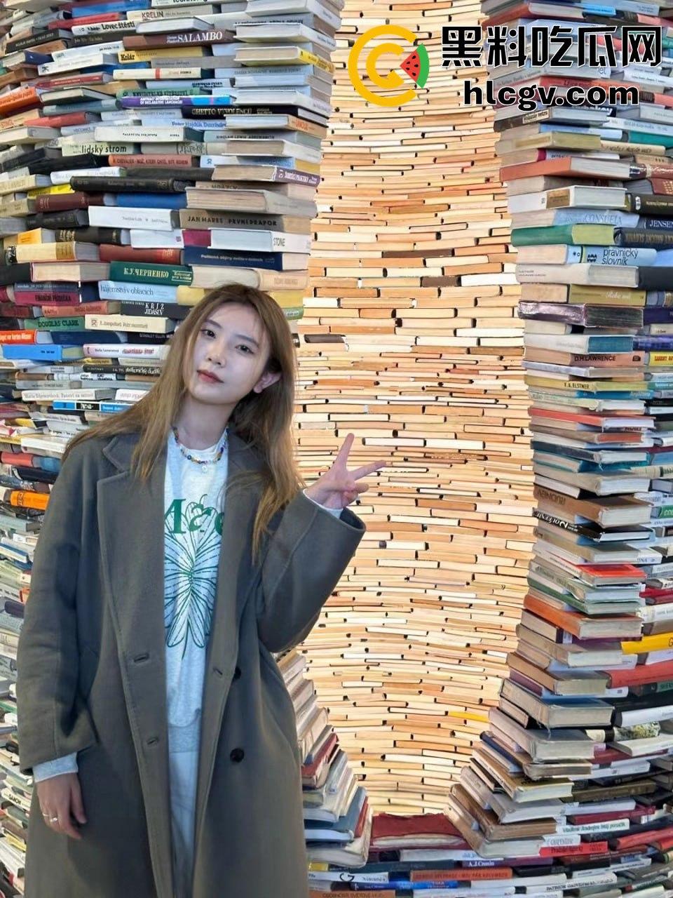 武汉大学极品学生妹【张丽娜】被富二代包养!白嫩翘臀骚劲十足,妥妥的豪门肉便器!