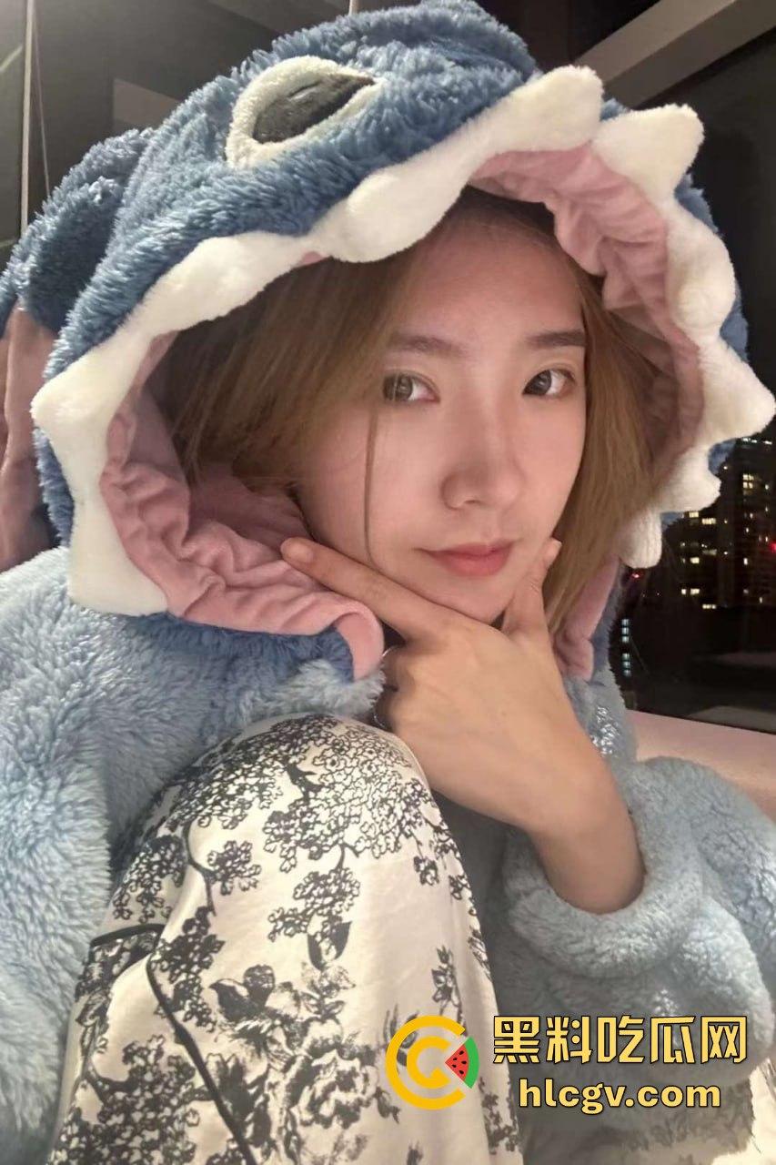 武汉大学极品学生妹【张丽娜】被富二代包养!白嫩翘臀骚劲十足,妥妥的豪门肉便器!