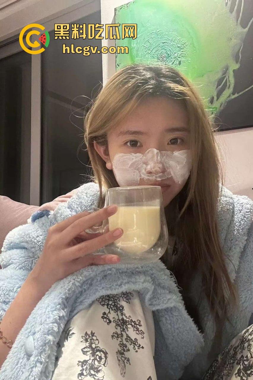 武汉大学极品学生妹【张丽娜】被富二代包养!白嫩翘臀骚劲十足,妥妥的豪门肉便器!