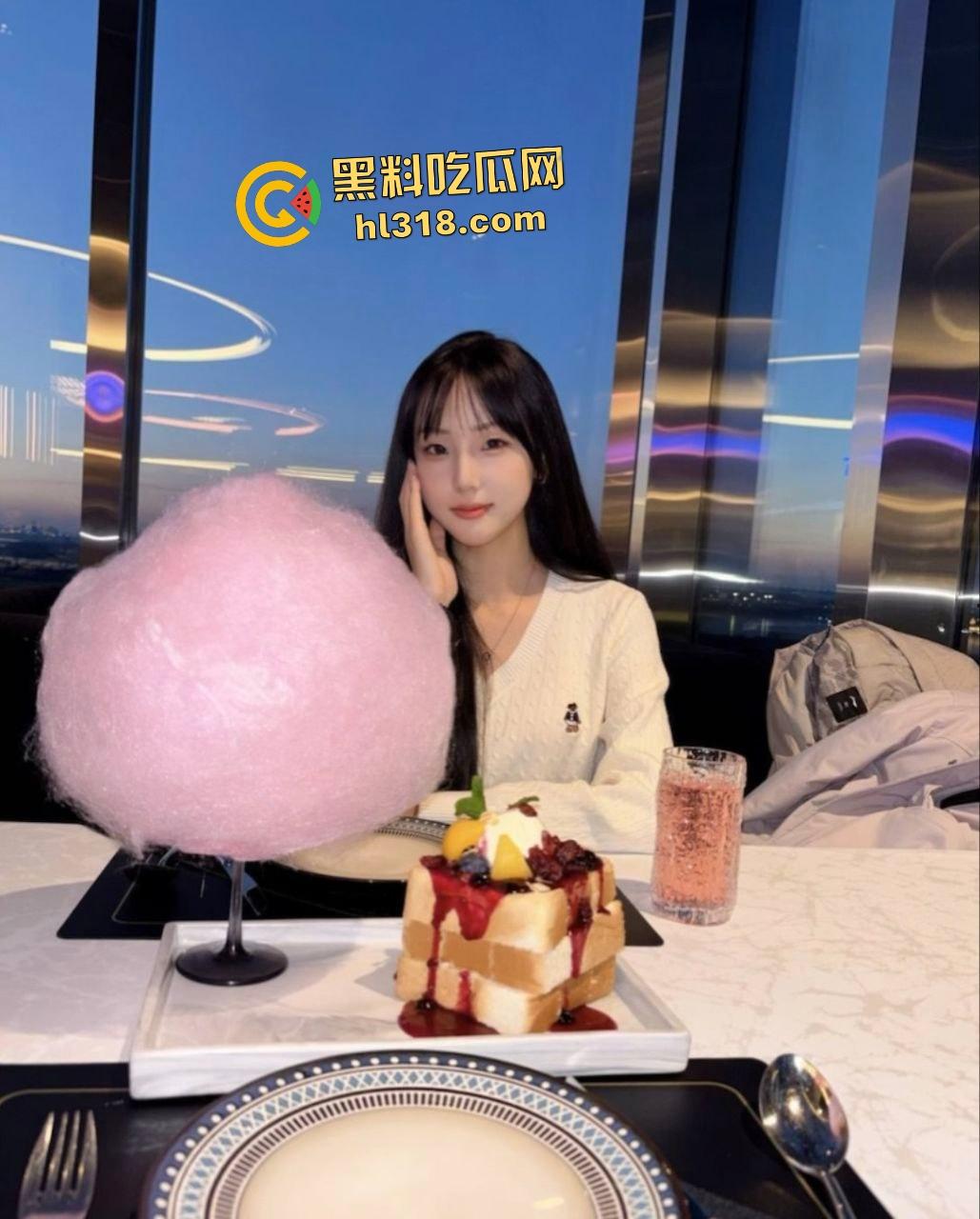 贺州高中精神小伙约炮女学生,女仆制服装露脸骑乘,动作比老阿姨还要熟练,这是被大鸡巴征服了吧!