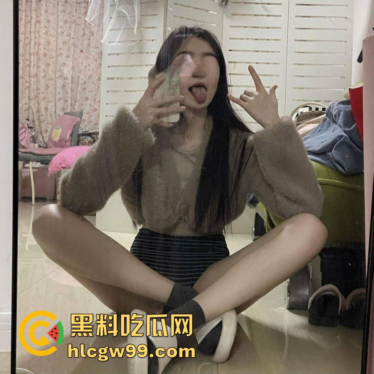 推特极品福利姬【小熊驾驶员】金主定制福利视频流出，扣穴揉奶骚得像个魅魔，眼神勾人到炸裂！