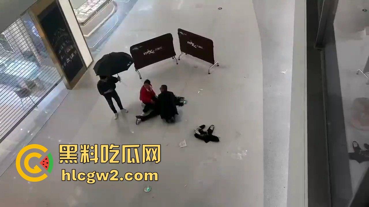 济宁新开商场小女孩从四楼坠落,不幸离世,疑因电梯事故酿成悲剧!