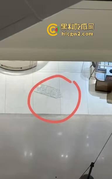 济宁新开商场小女孩从四楼坠落,不幸离世,疑因电梯事故酿成悲剧!