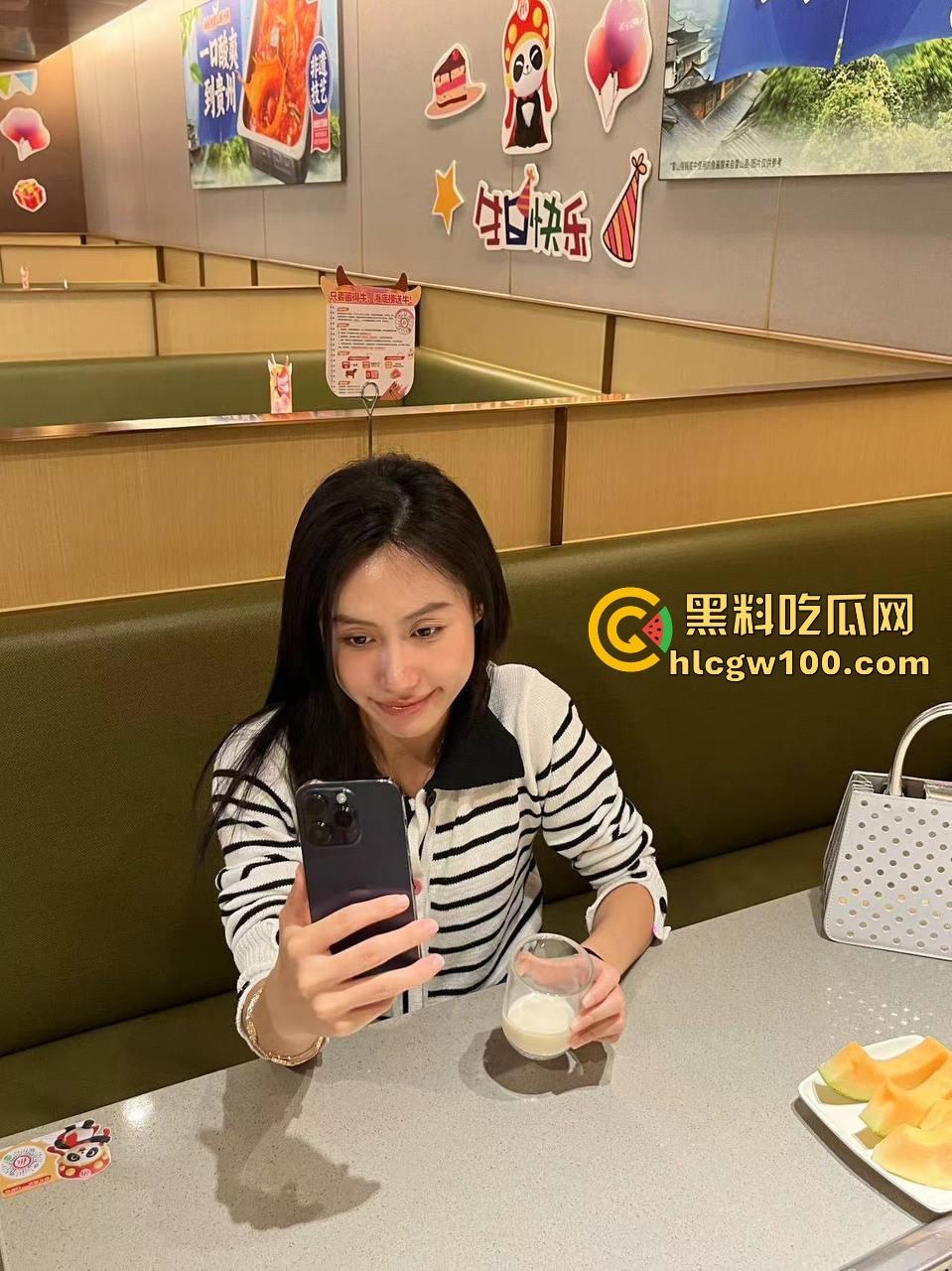 不羡鸳鸯不羡仙，只羡富婆每一天，王婆天选男模开局撒钱招呼肌肉，淫乱派对全程狂嗨，富婆的快乐你想不到！