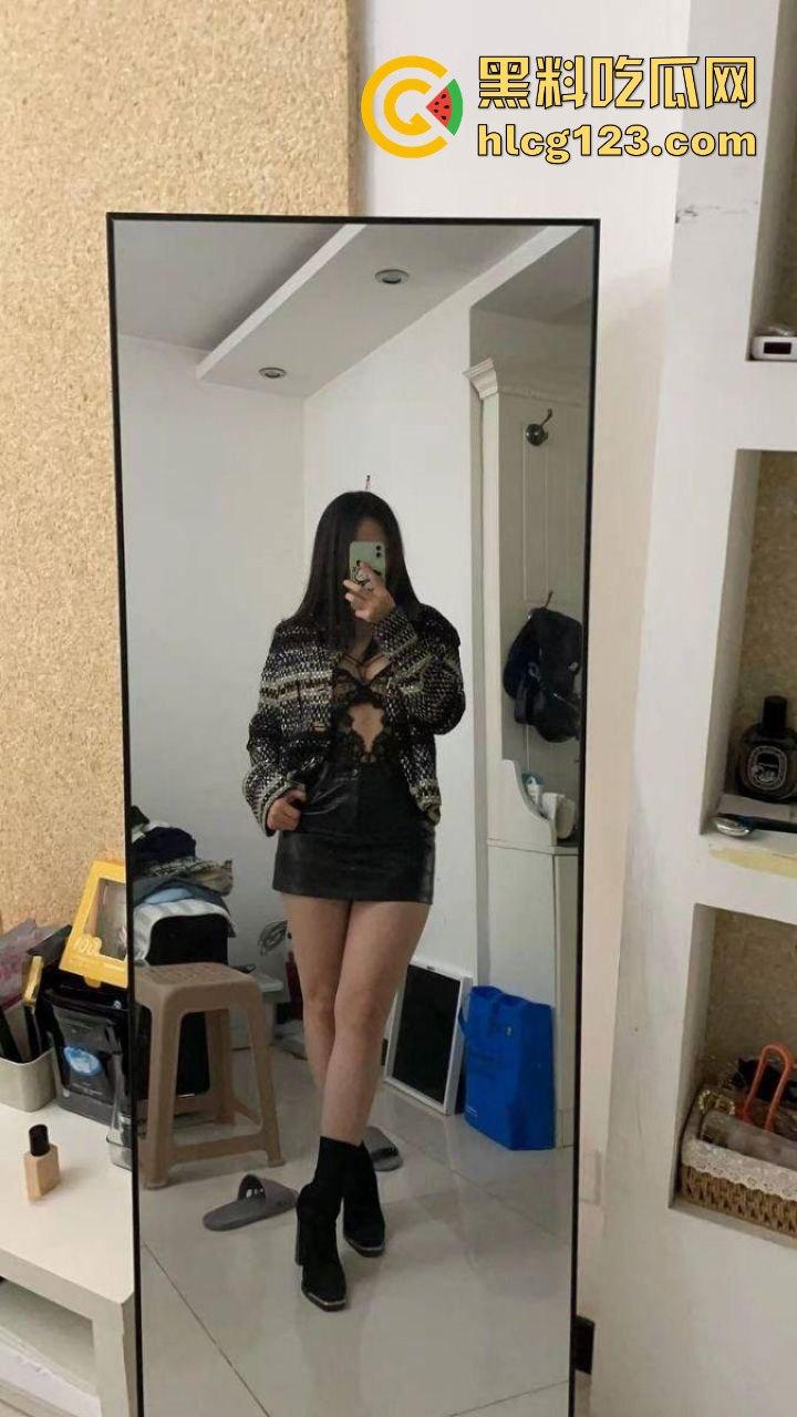 江苏人妻骚母狗苗慧慧,反差婊被爆出绿老公成马,情趣制服全是给别的男人穿!