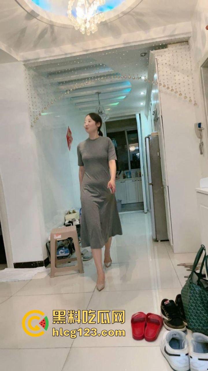 江苏人妻骚母狗苗慧慧,反差婊被爆出绿老公成马,情趣制服全是给别的男人穿!