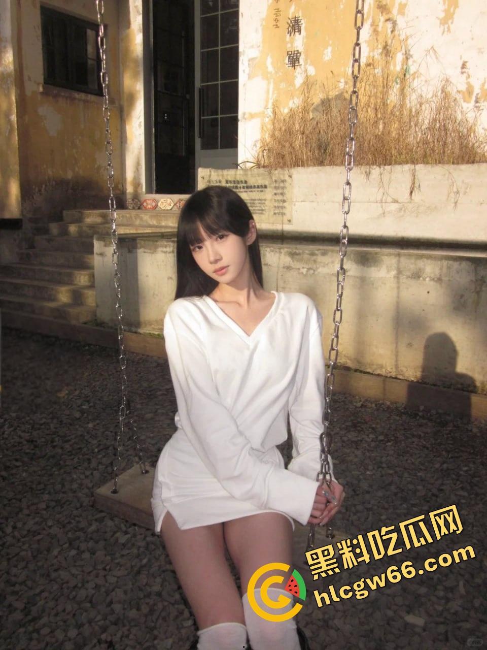 黑丝双马尾的重庆女神【李燕妮】被啪神操成母狗,白虎嫩穴夹爆鸡巴,后入抽插湿得像水灾现场!