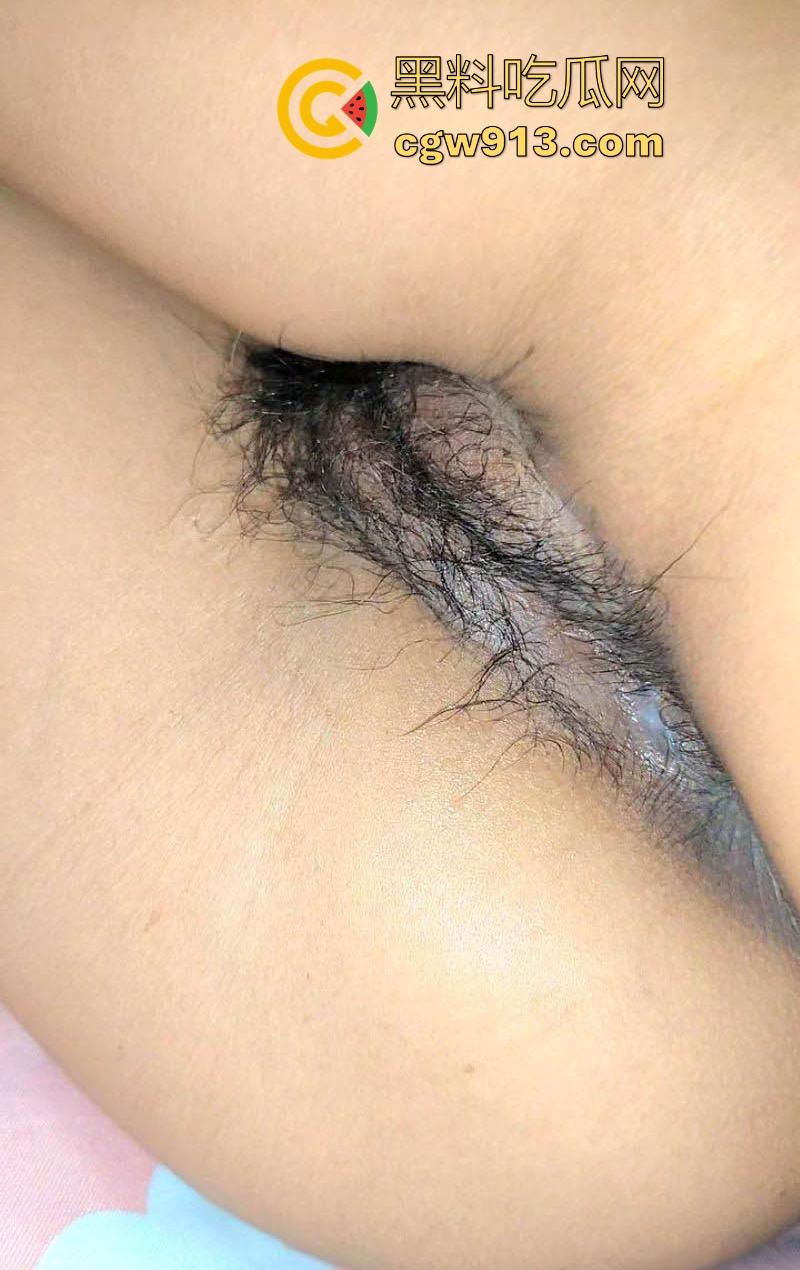 海角乱伦,早上起床把妈妈的骚穴狂扣出水,再狠狠无套猛插,主动撅臀迎合,极其骚乱!