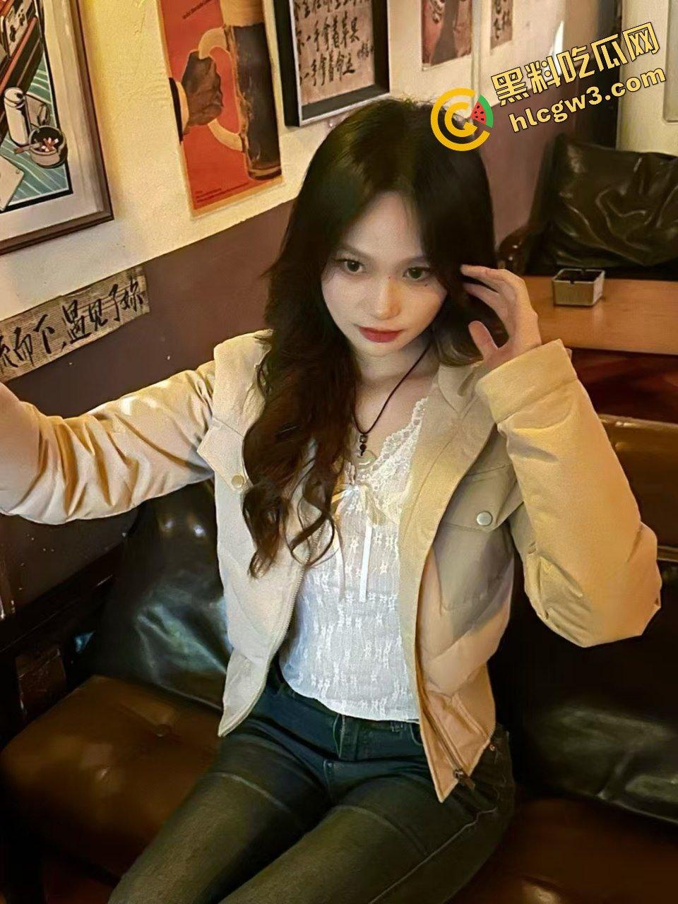 湖南长沙反差骚鸡甜御女神『刘晴』与黄毛男友酒店多体位激情干炮 不慎泄密 原创真实曝光！