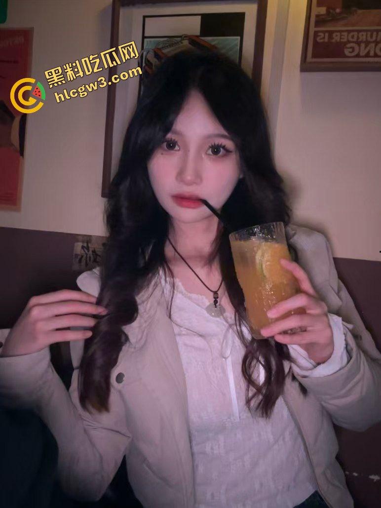 湖南长沙反差骚鸡甜御女神『刘晴』与黄毛男友酒店多体位激情干炮 不慎泄密 原创真实曝光!