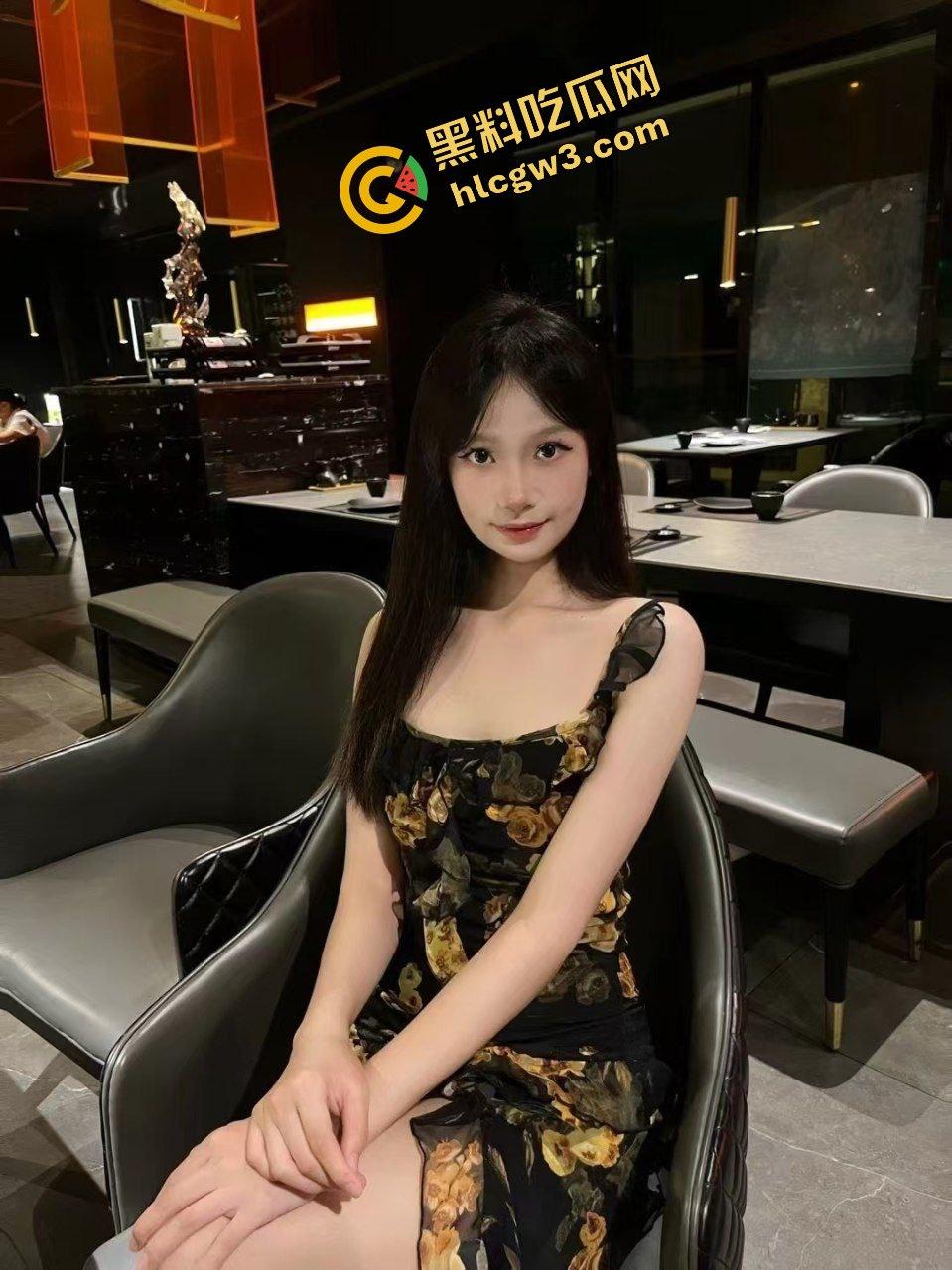 湖南长沙反差骚鸡甜御女神『刘晴』与黄毛男友酒店多体位激情干炮 不慎泄密 原创真实曝光!