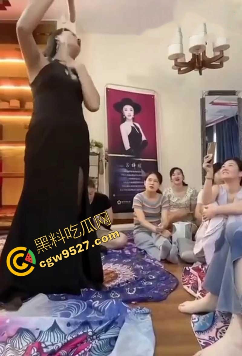 名媛培训班内部教学视频流出!性感女老师现场实操口活技术,原来当骚货还有这么多学问?