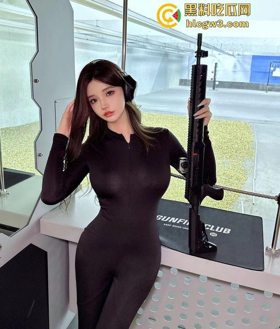 上海极品TS『刘依依』美到让直男怀疑人生 这颜值炸裂打破次元壁 上半身绝杀 你敢认是TS吗?