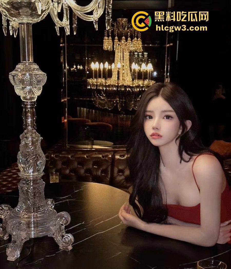 上海极品TS『刘依依』美到让直男怀疑人生 这颜值炸裂打破次元壁 上半身绝杀 你敢认是TS吗?