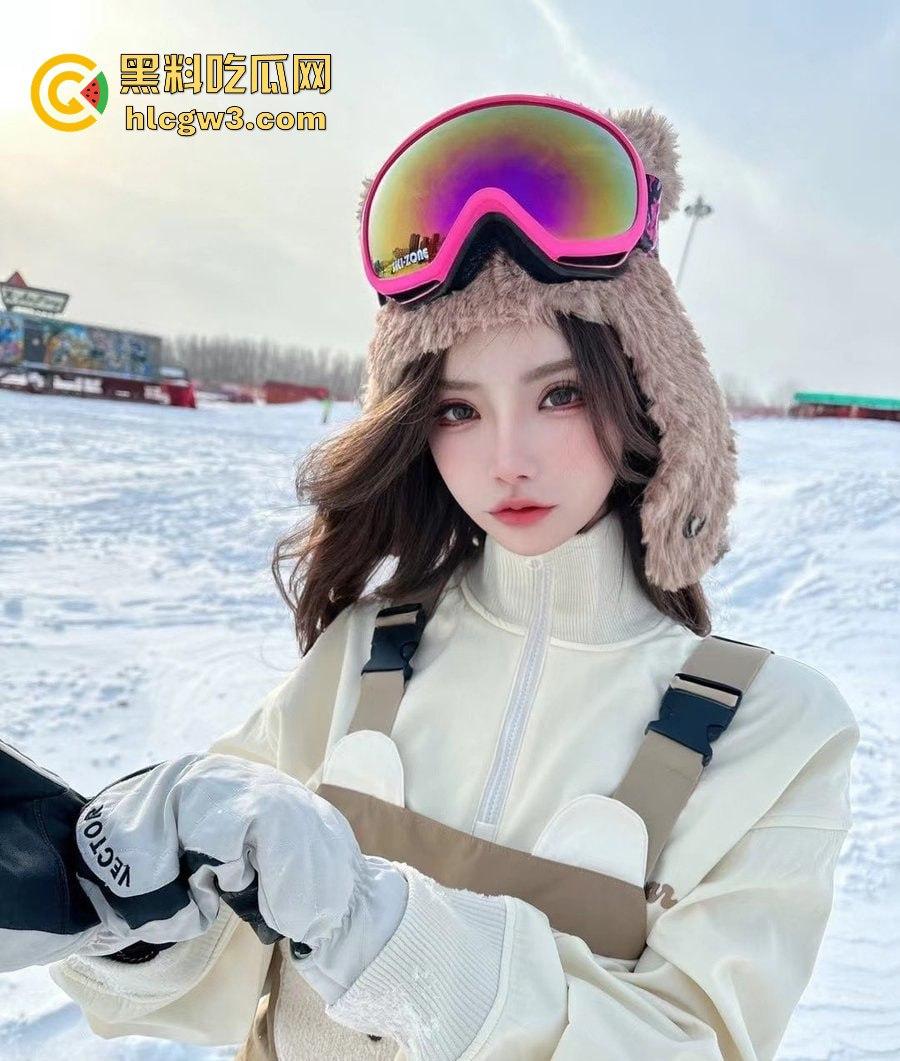 上海极品TS『刘依依』美到让直男怀疑人生 这颜值炸裂打破次元壁 上半身绝杀 你敢认是TS吗?