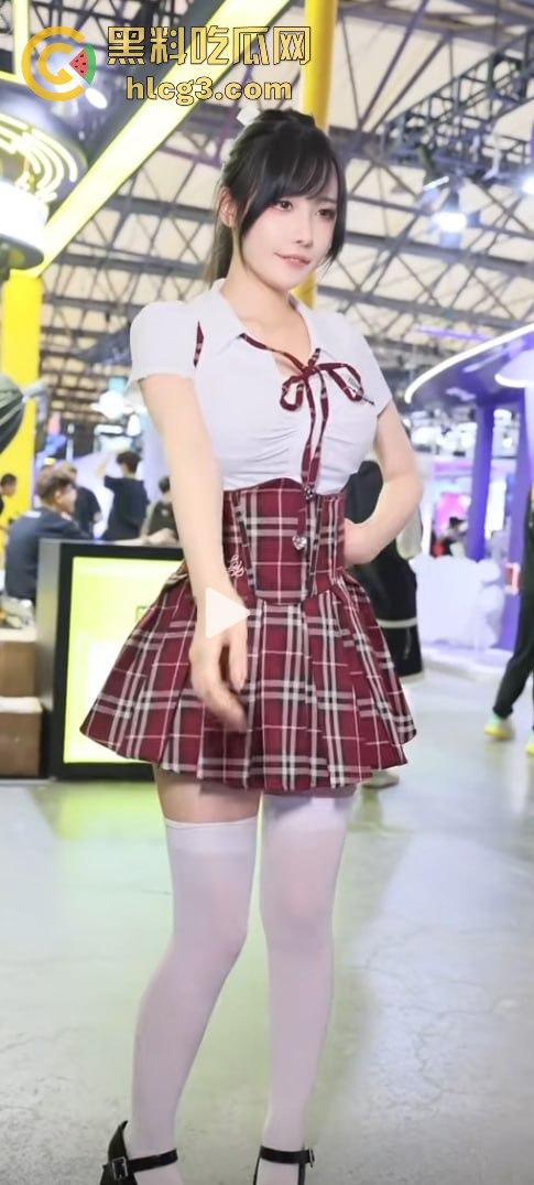 巨乳网红『糖果果candy』下海真相引发轰动:抖音48w粉丝,丝袜大长腿曾是网红金广发的神秘女搭!